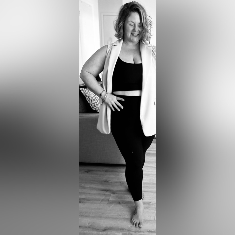 Hi Hello 👋 I’m Stylemate Shawn Marie. What’s your name?